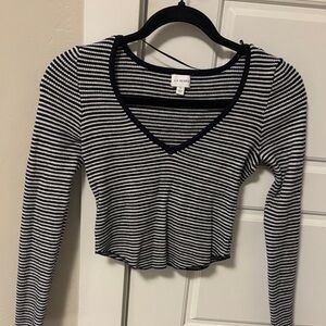 La Hearts Black & White Striped V-Neck Crop Top